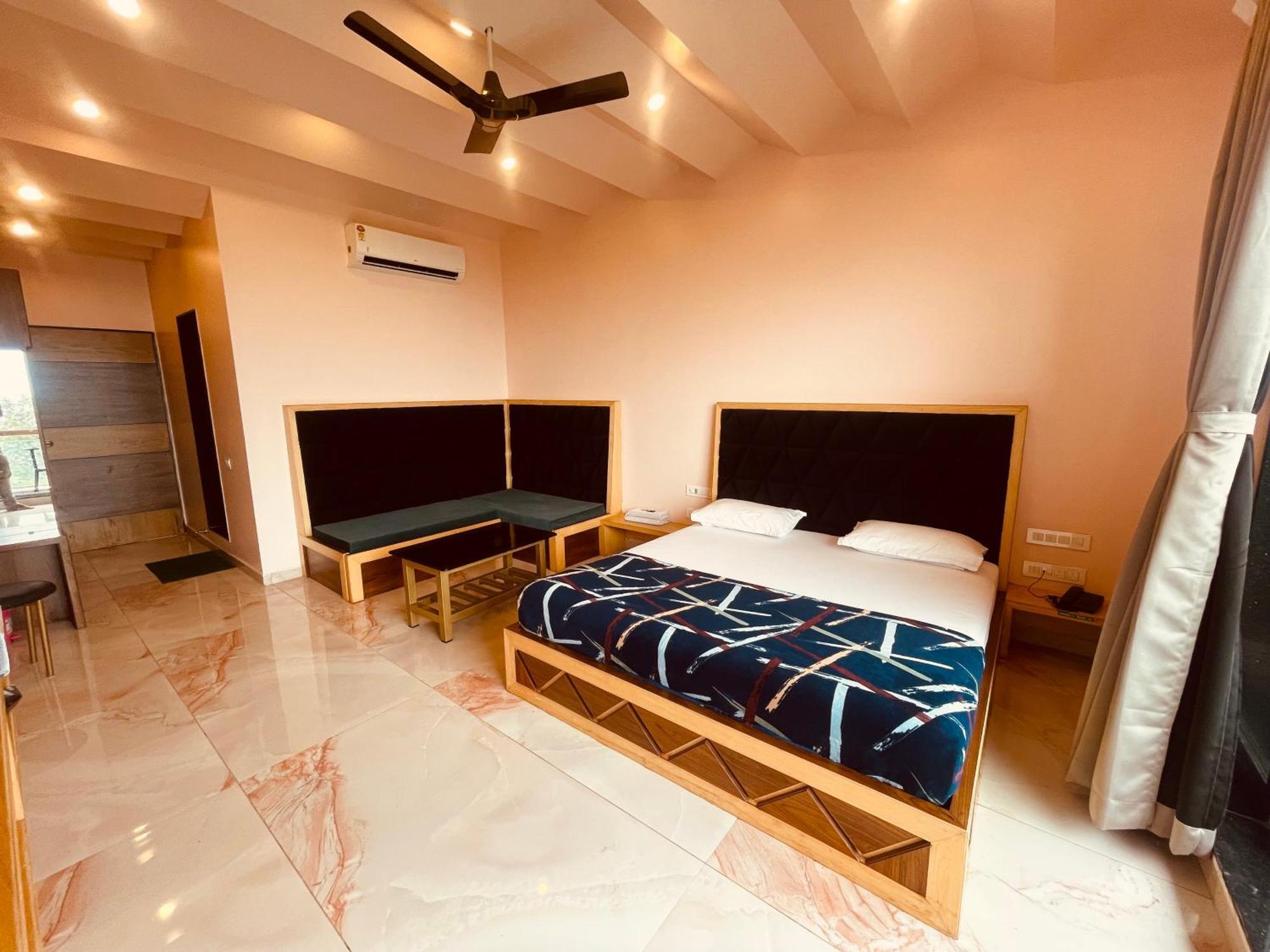 Natural Resort Panhala Exterior foto