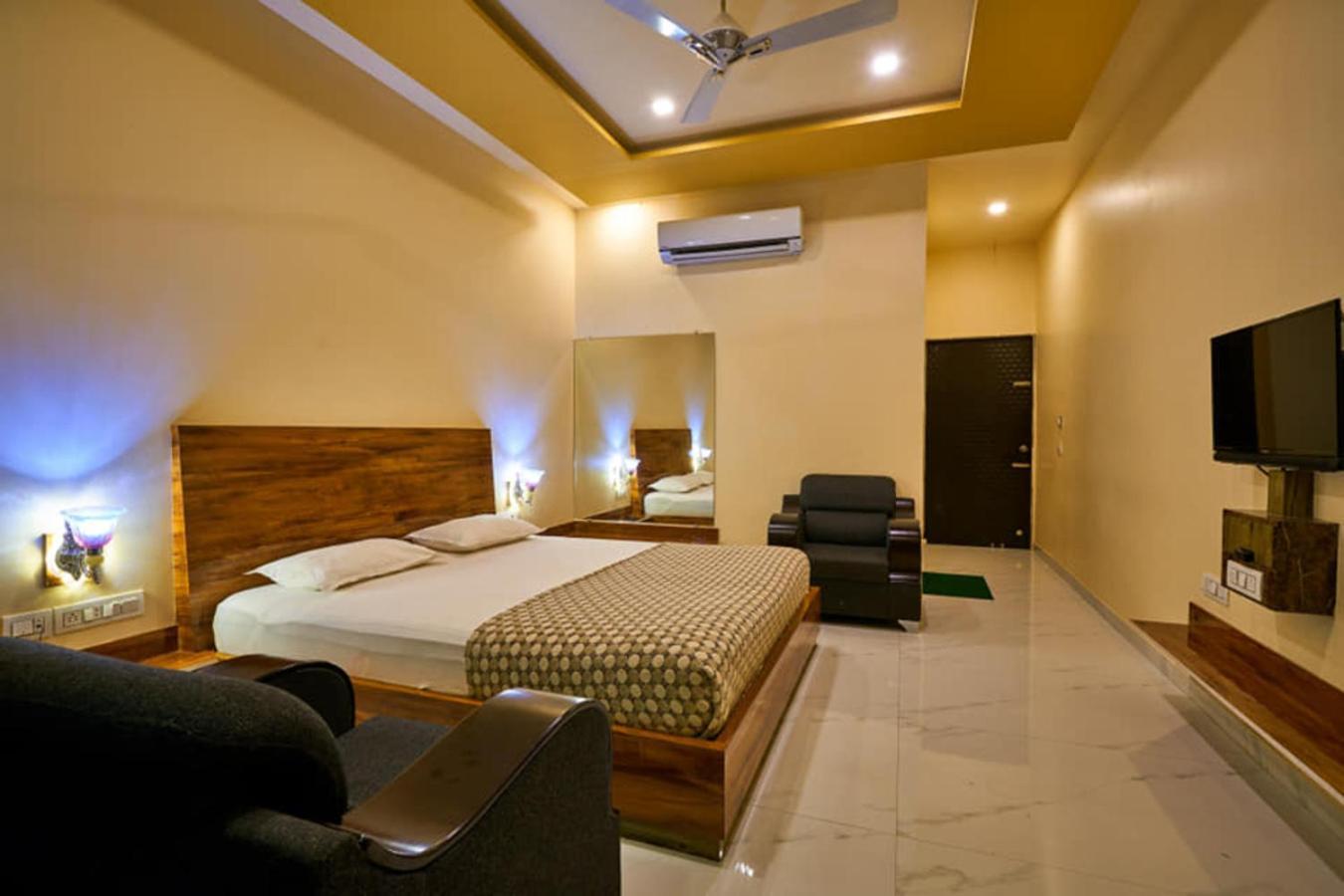 Natural Resort Panhala Exterior foto